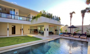 Отель Villa Aquila  Kuta